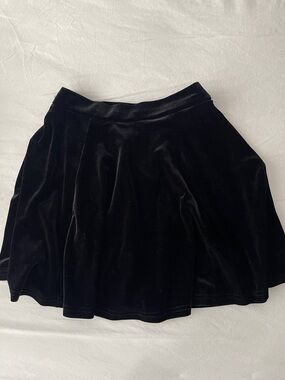 H&M Black Velvet Mini Skirt